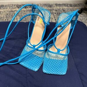 Blue net high heel